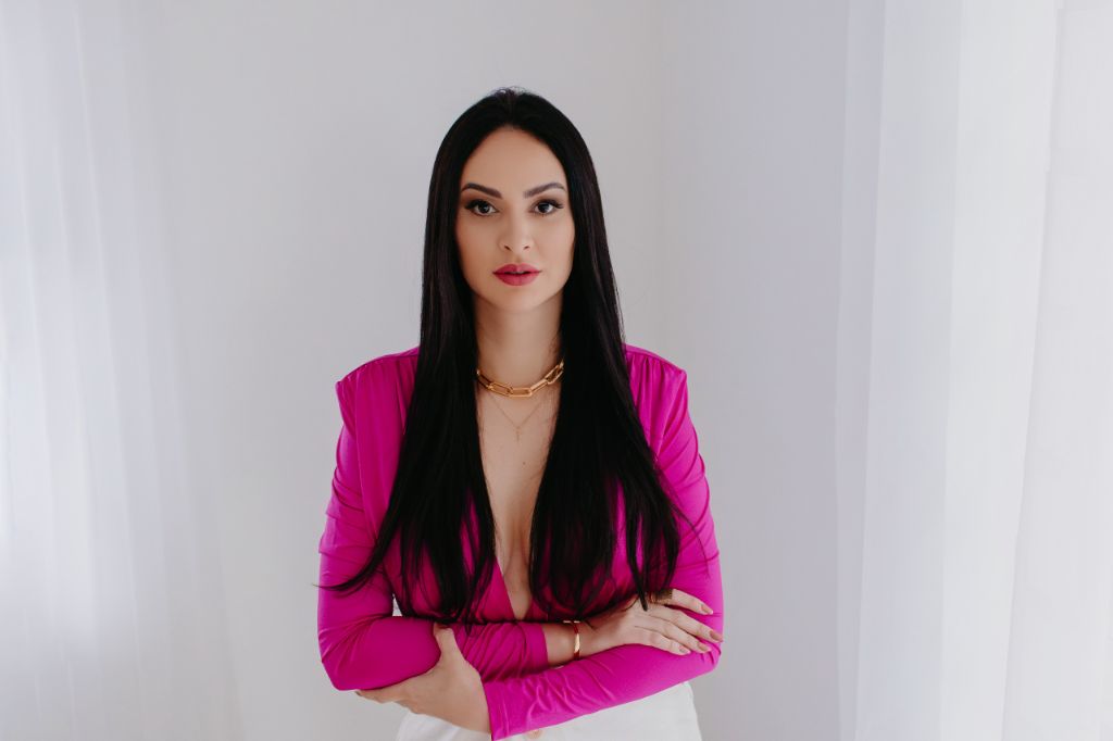 Foto profissional da Dra. Angélica Batista